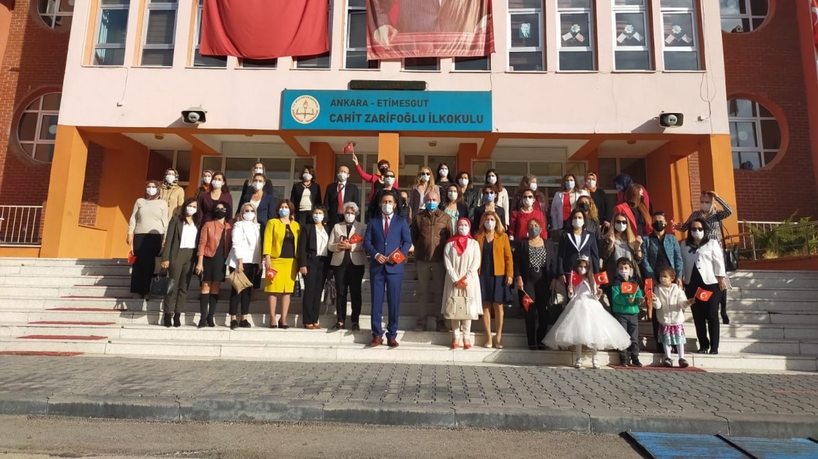 Okulumuzda Cumhuriyetimizin ilanının 97. yıl dönümü pandemi kurallarına uygun şekilde coşkuyla kutlandı.